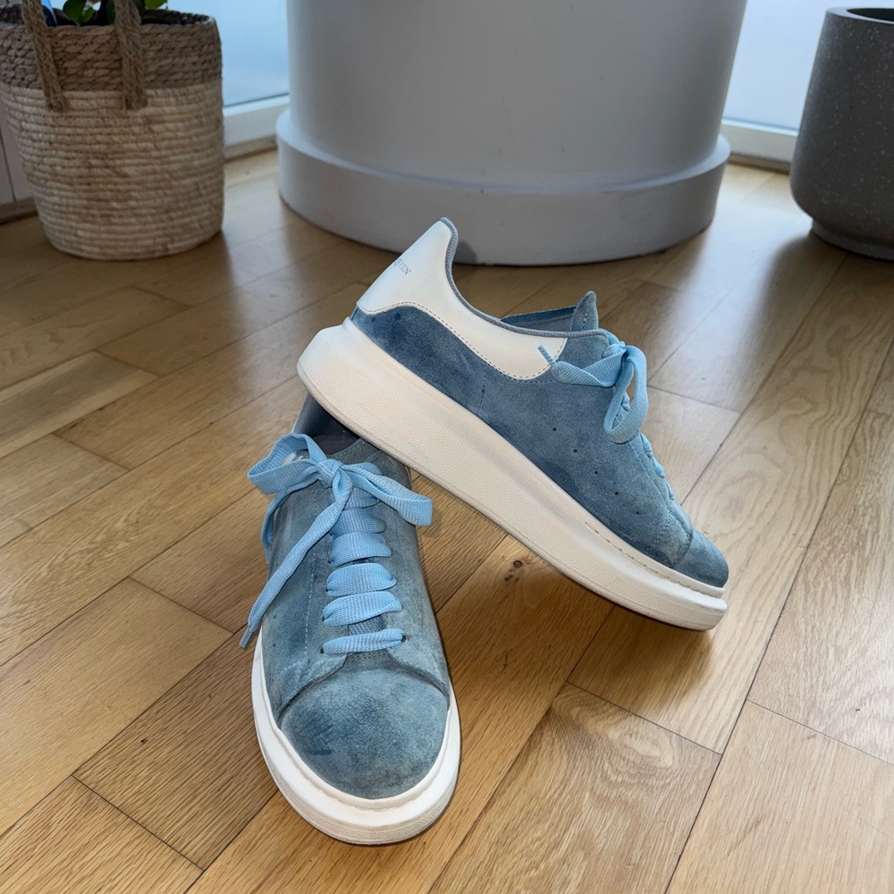 Alexander McQUEEN Blue and White Suede Sneakers